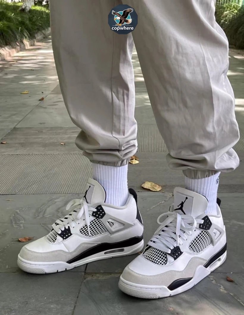 Air Jordan 4 Retro OG