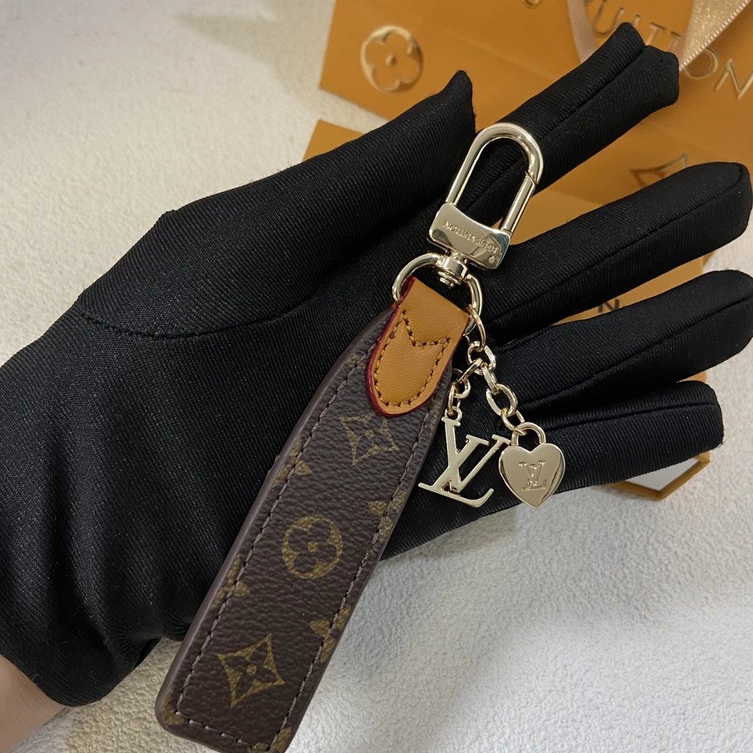 Louis Vuitton Cherished Tab Ring