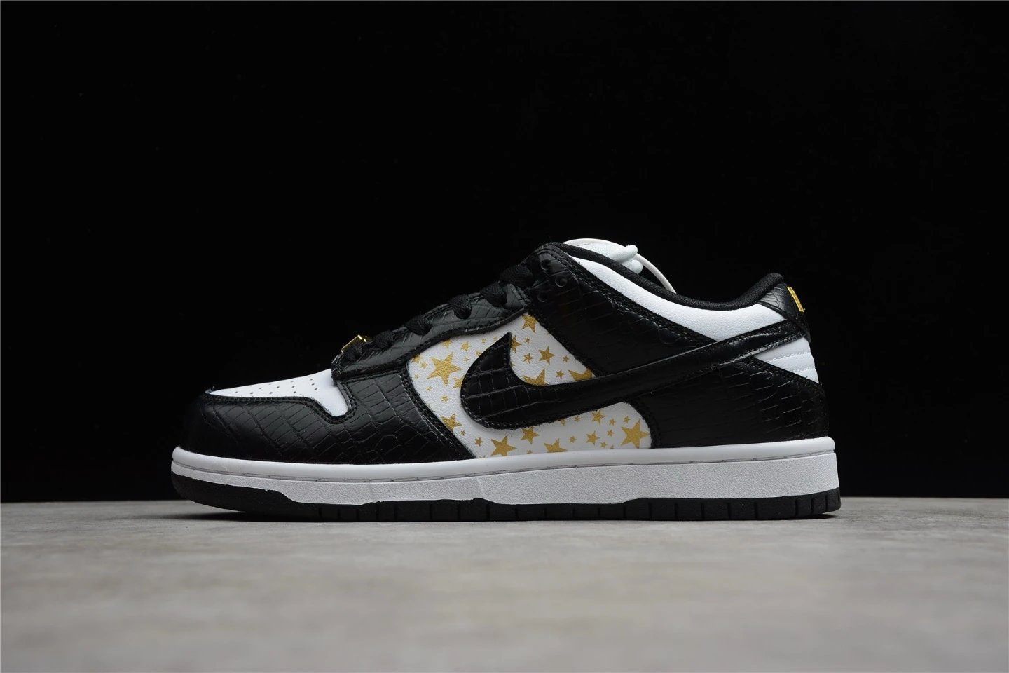 Nike Dunk K Low Supreme Star