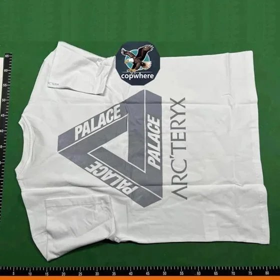 Palace T-shirt